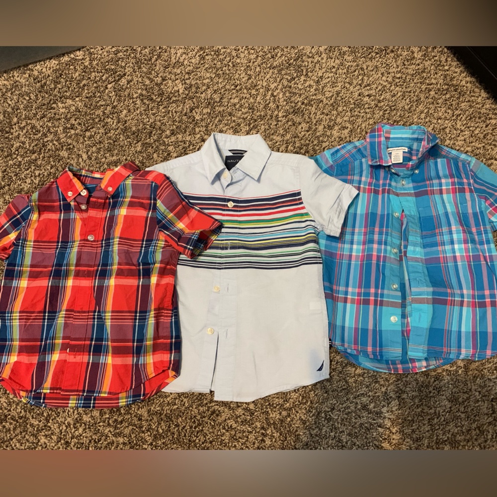 3 button down boys shorts. Small, 4, 4T. Great condition. No flaws